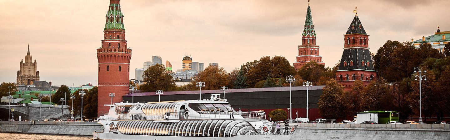 Прогулка по Москве-реке на теплоходе ледового класса «Рэдиссон Ройал» - Изображение 1
